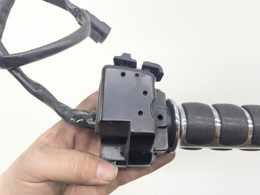 07-11 HARLEY-DAVIDSON STREET GLIDE FLHX RIGHT CONTROL SWITCH