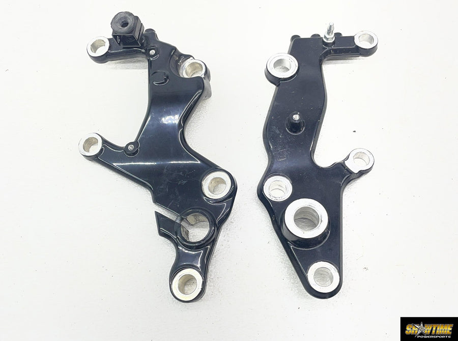 23-25 HARLEY-DAVIDSON NIGHTSTER RH975S LEFT RIGHT  FRAME COVER SUPPORT BRACKETS