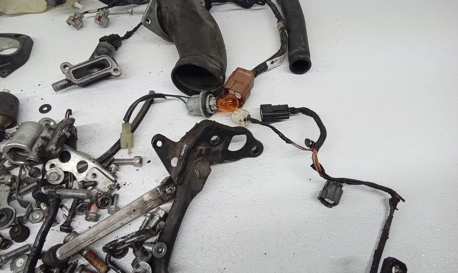06-11 KAWASAKI NINJA ZX14 PARTS AND HARDWARE NUTS BOLTS