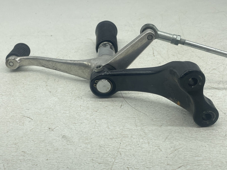 04-06 HARLEY-DAVIDSON SPORTSTER 1200 CUSTOM XL1200C LEFT FRONT FOOT PEG SHIFTER