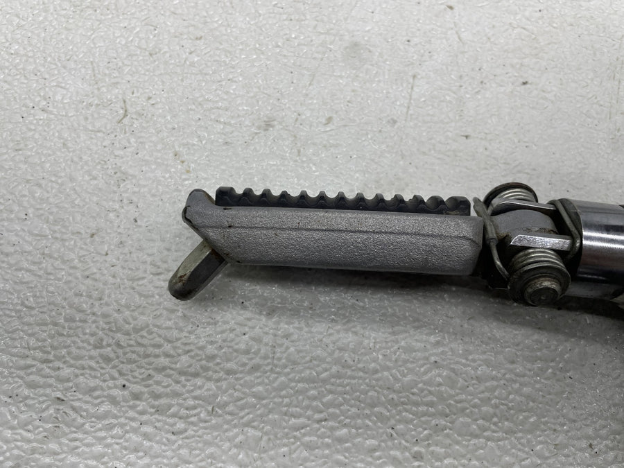 06-07 HARLEY-DAVIDSON STREET ROD VRSCR FRONT FOOT RESTS PEGS STEPS SET PAIR