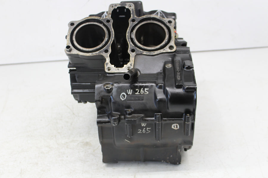84-85 HONDA MAGNA 700 VF700C ENGINE MOTOR CRANKCASE CRANK CASES BLOCK
