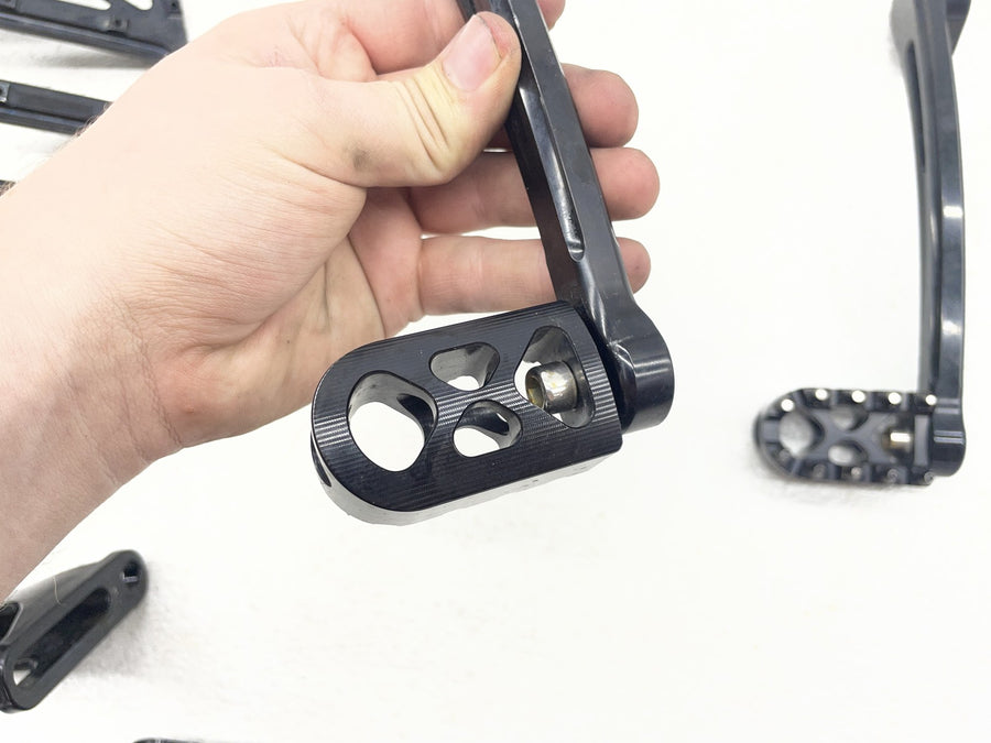 17-23 HARLEY-DAVIDSON STREET GLIDE SPECIAL FLHXS FOOTPEGS SET FLOORBOARDS PEDALS
