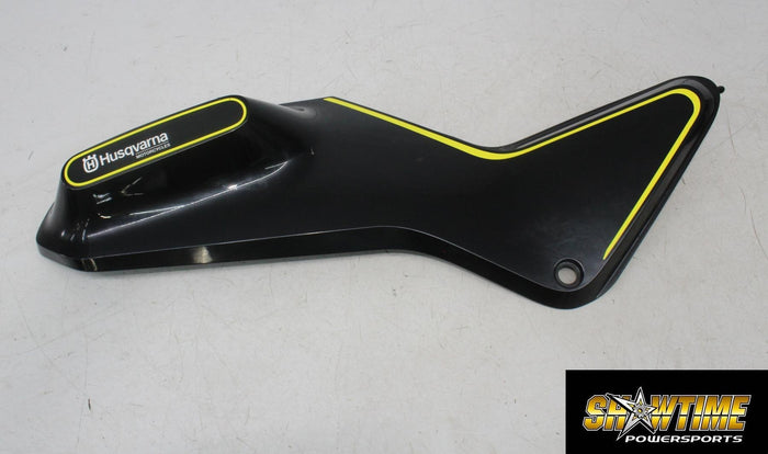 18-23 HUSQVARNA  SVARTPILEN 401 LEFT GAS TANK FUEL CELL PANEL COVER TRIM COWL