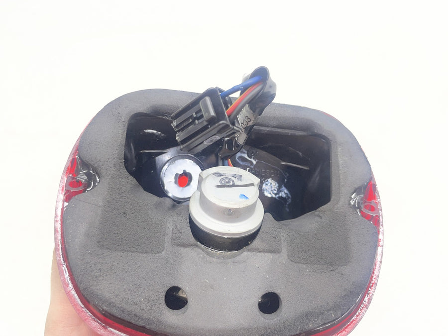 07-11 HARLEY-DAVIDSON ELECTRA GLIDE CLASSIC FLHTC TAILLIGHT REAR BRAKE LIGHT