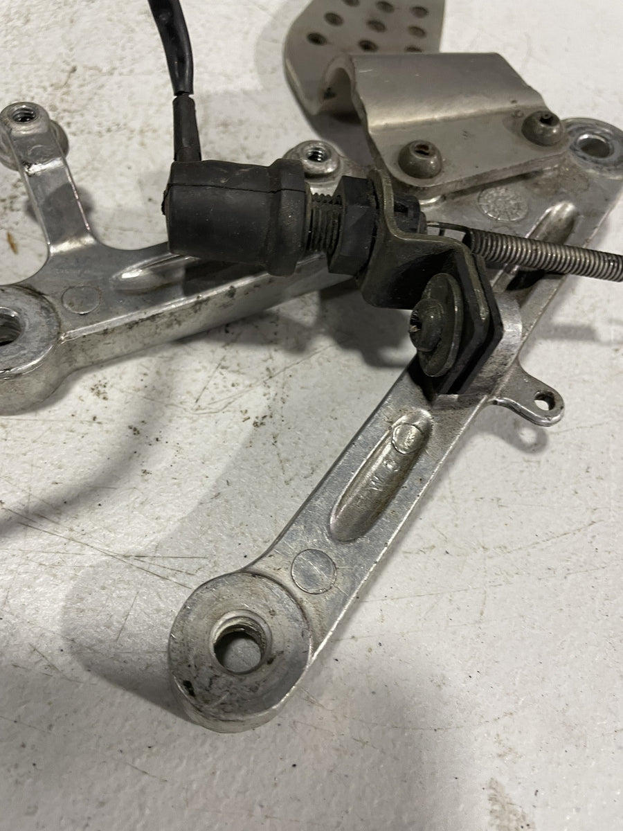 02-03 YAMAHA YZF R1 RIGHT REARSET REAR SET DRIVER FOOT PEG REST STOP