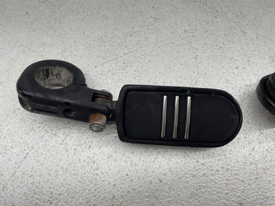 07-11 HARLEY-DAVIDSON STREET GLIDE FLHX FRONT HIGHWAY PEGS FOOT RESTS PAIR
