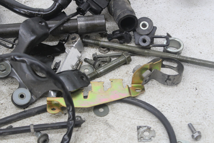 2006 YAMAHA FZ6 PARTS AND HARDWARE NUTS BOLTS