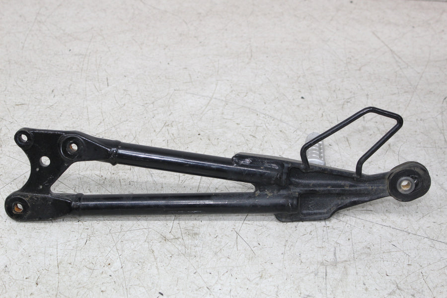 18 BMW G310GS G310 RIGHT REAR BACK PASSENGER FOOT PEG BRACKET