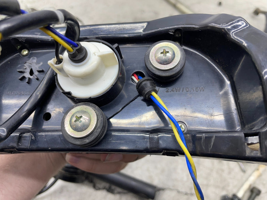 06-15 YAMAHA FZ1 PARTS AND HARDWARE LOT W/ BRAKE LIGHT