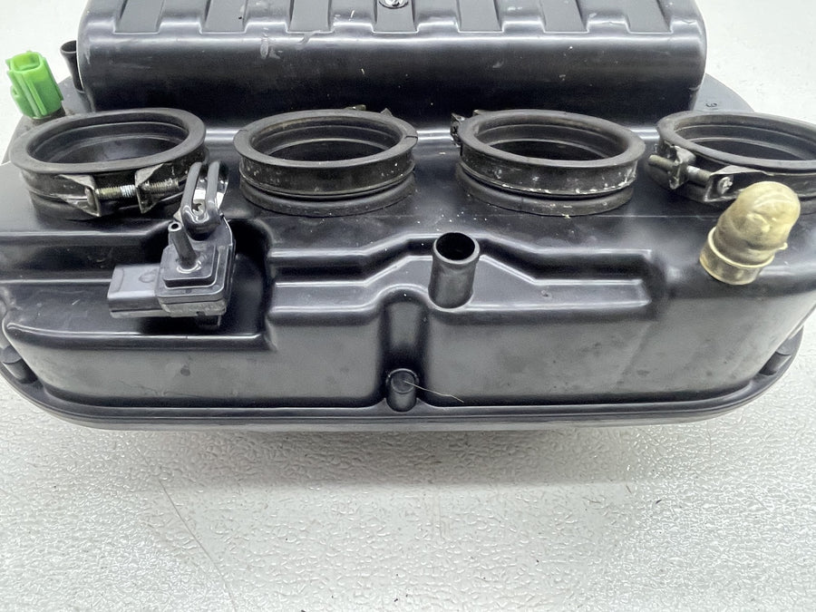 04-05 SUZUKI GSXR750 AIRBOX AIR INTAKE FILTER BOX 13700-30G00