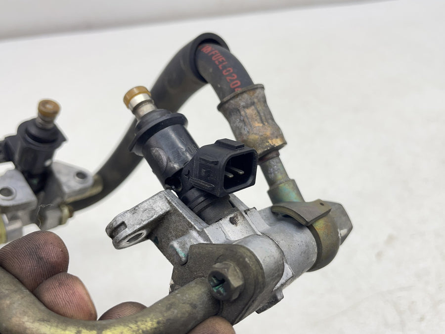 00-01 HONDA RVT1000R RC51 SP1 GAS FUEL INJECTORS RAIL 16400-MCF-674