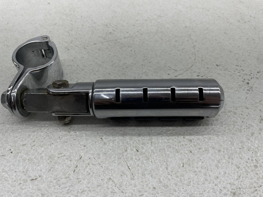 07-11 HARLEY-DAVIDSON ROAD KING FLHR FRONT FOOT RESTS PEGS STEPS SET PAIR