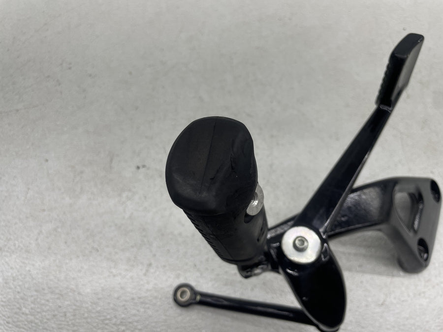 18-23 HARLEY-DAVIDSON STREET BOB RIGHT FRONT FOOT REST PEG STEP W/ BRAKE PEDAL