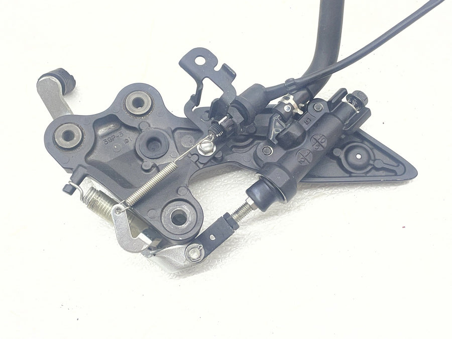 11-13 YAMAHA FZ8 RIGHT REARSET REAR DRIVER FOOT PEG MOUNT BRAKE CALIPER MASTER