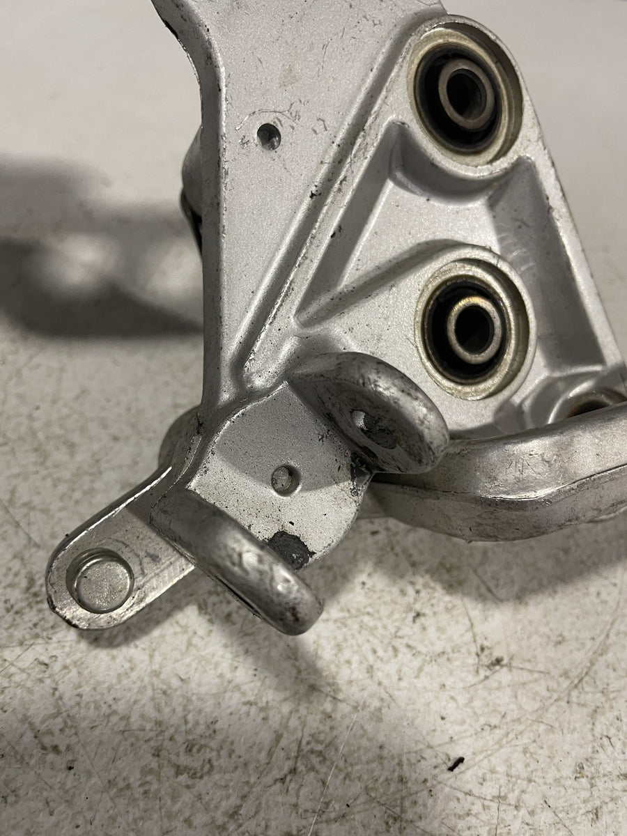 99-07 SUZUKI HAYABUSA RIGHT REARSET REAR SET DRIVER FOOT PEG REST STOP