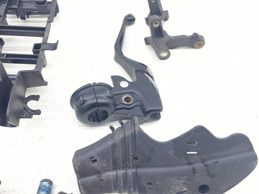 21-22 HARLEY-DAVIDSON IRON 883 XL883N PARTS HARDWARE MOUNTS HORN BATTERY TRAY