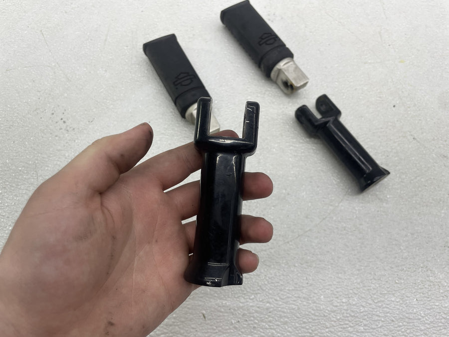 18-21 HARLEY-DAVIDSON HERITAGE CLASSIC FLHC REAR PASSENGER FOOT RESTS PEGS PAIR