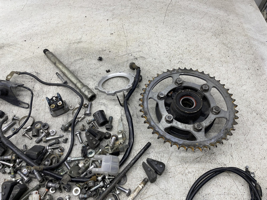 06-15 YAMAHA FZ1 PARTS AND HARDWARE LOT W/ BRAKE LIGHT
