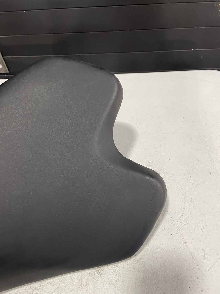 08-16 YAMAHA YZF R6 FRONT DRIVERS SEAT PAD SADDLE PILLION 13S-24710-00-00