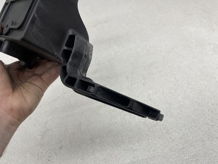07-11 HARLEY-DAVIDSON STREET GLIDE FLHX BATTERY TRAY BOX HOLDER