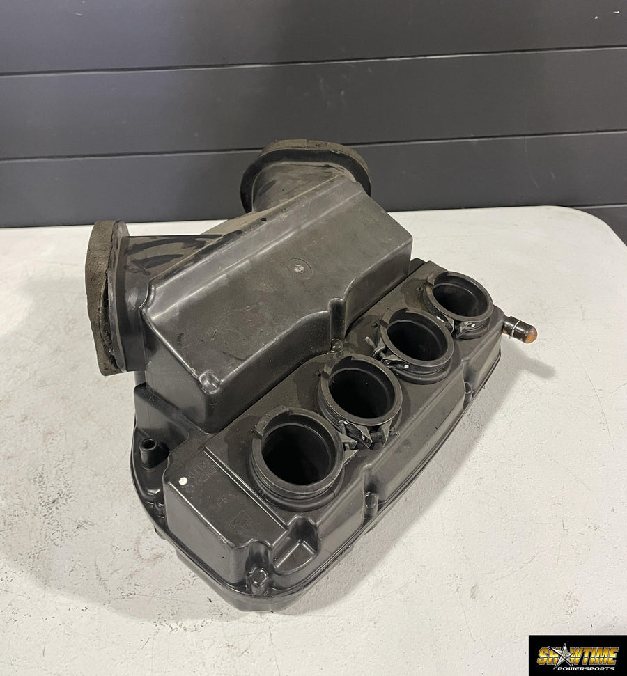 06-07 SUZUKI GSXR600 AIRBOX AIR INTAKE FILTER BOX 13700-01H01