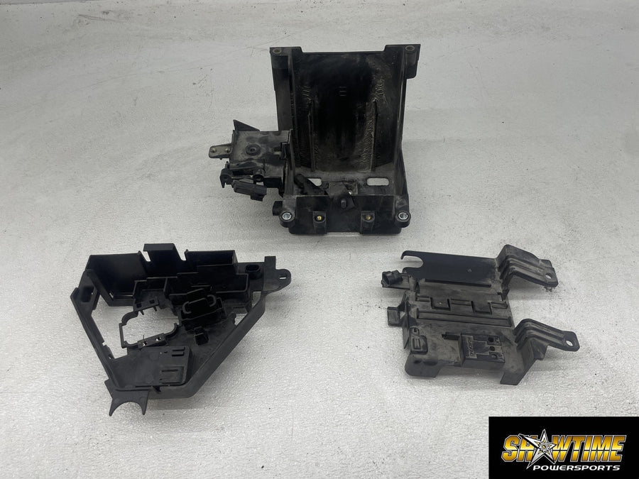 17-23 HARLEY-DAVIDSON ROAD GLIDE SPECIAL FLTRXS BATTERY TRAY BOX HOLDER