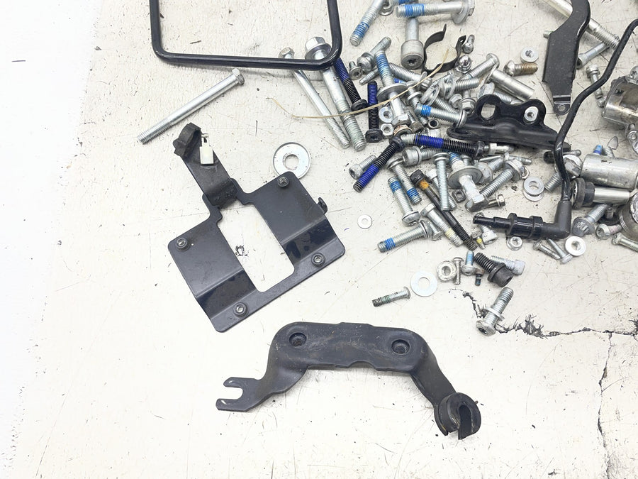 18-23 HARLEY-DAVIDSON STREET BOB PARTS HARDWARE LOT