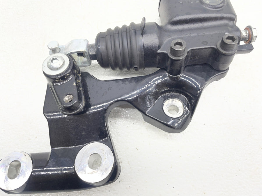 18-23 HARLEY-DAVIDSON STREET BOB REAR BACK BRAKE MASTER CYLINDER W/ MOUNT
