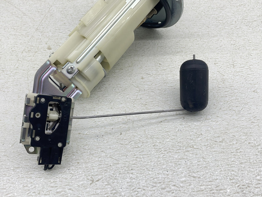 11-26 SUZUKI GSXR600 GSXR750 FUEL PUMP GAS PETROL SENDER UNIT 15100-14J01