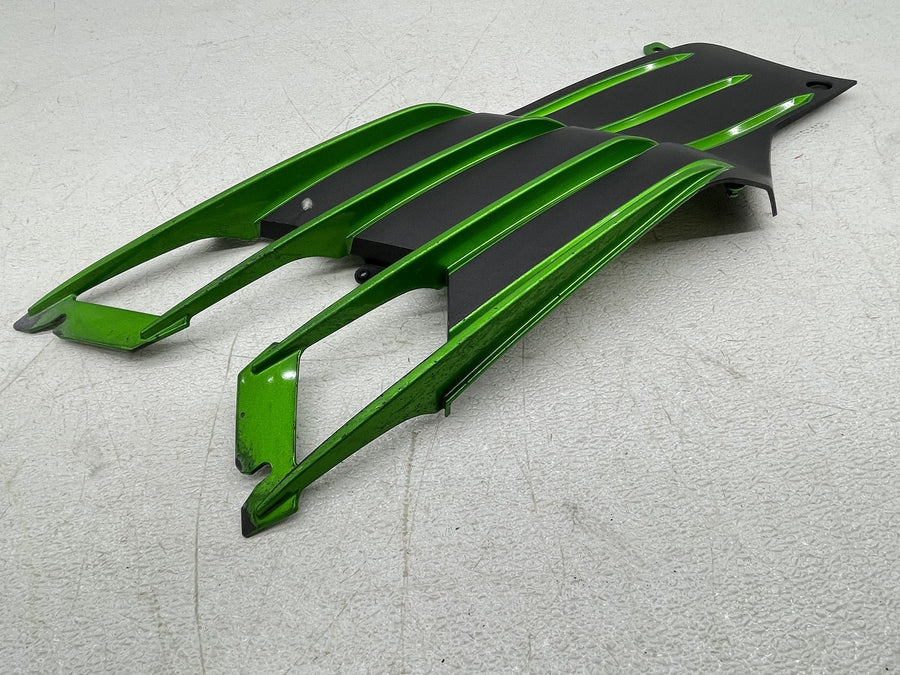 12-25 KAWASAKI NINJA ZX14R LEFT SIDE FAIRING COWL INSERT