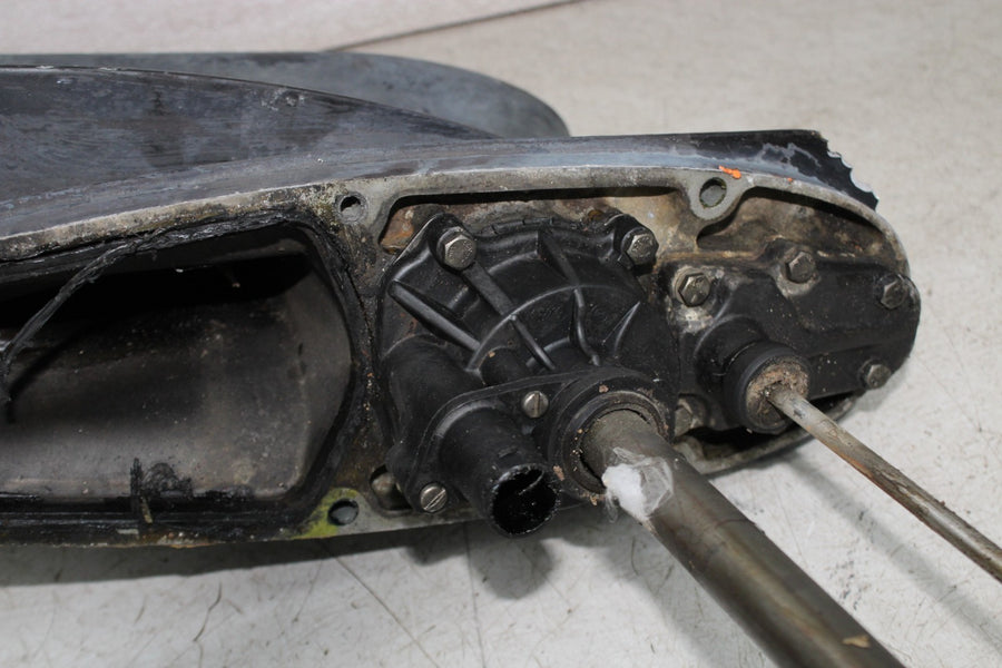 1999 JOHNSON 115 V4 OUTBOARD LOWER ENGINE UNIT GEAR CASE (SEE DESCP