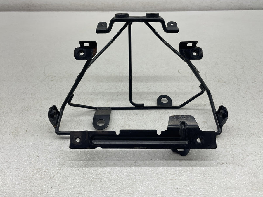 06-11 SUZUKI BOULEVARD M109R VZR1800 FRONT UPPER HEADLIGHT STAY BRACKET MOUNT