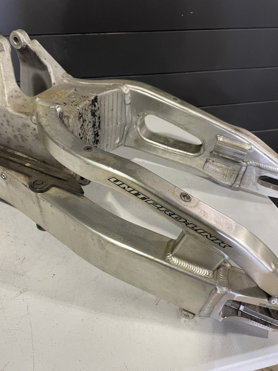 06-07 HONDA CBR1000RR REAR SWINGARM BACK SUSPENSION SWING ARM 52200-MEL-D30