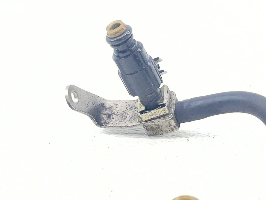 04-06 VICTORY KINGPIN MAIN PRIMARY GAS FUEL INJECTORS RAIL 2520207
