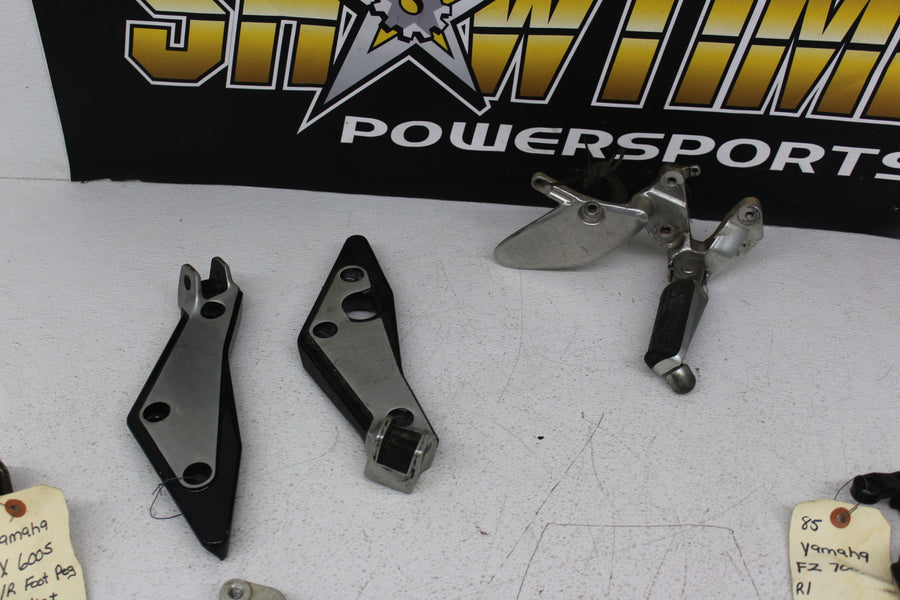 YAMAHA PEG & BRACKET PART LOT