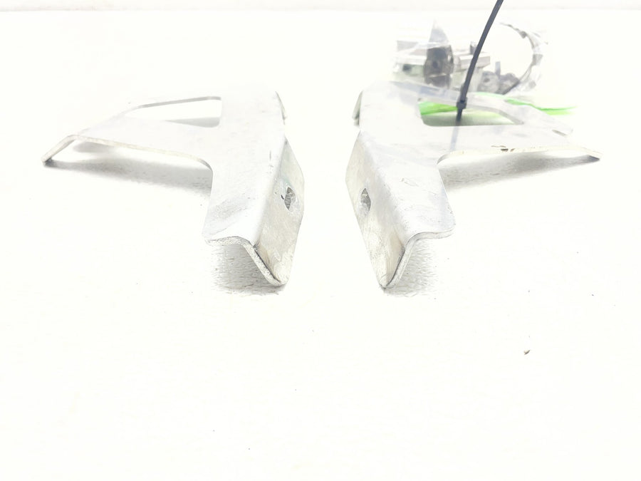 04-06 VICTORY KINGPIN WINDSHIELD WIND SCREEN MOUNTS BRACKETS