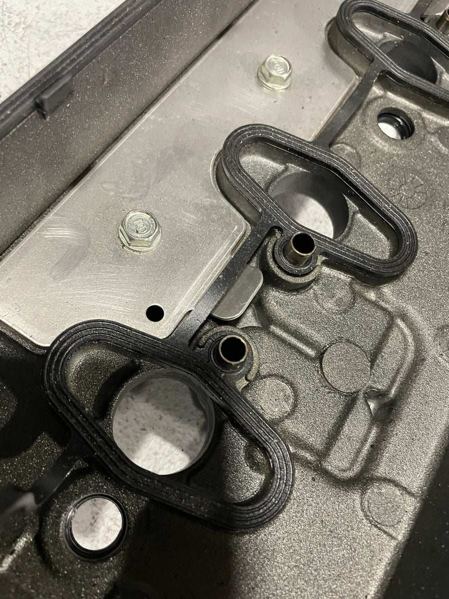 04-05 HONDA CBR1000RR ENGINE TOP END CYLINDER HEAD COVER