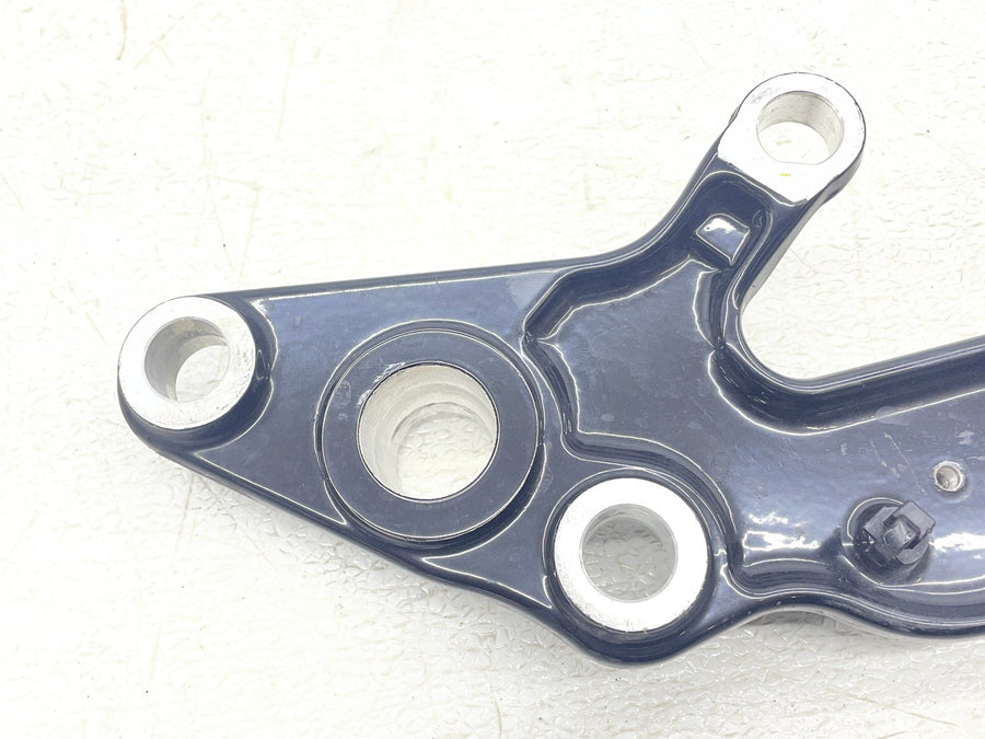 25-26 HARLEY-DAVIDSON NIGHTSTER RH975 FRAME MOUNT BRACKET PAIR