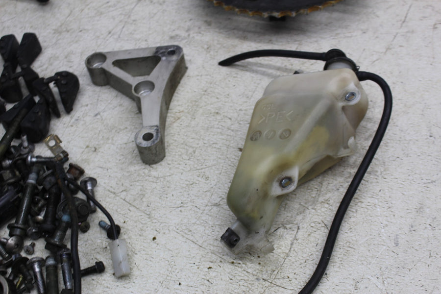 03-05 YAMAHA YZF R6 PARTS HARDWARE SPROCKET TANK BOTTLE SHIFTER MOUNT