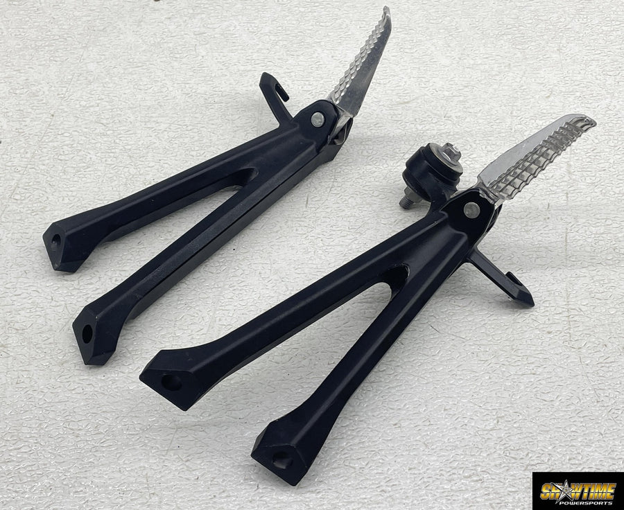 11-26 SUZUKI GSXR600 GSXR750 REAR BACK PASSENGER PEG SET PAIR
