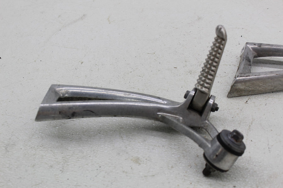 03-05 YAMAHA YZF R6 RIGHT LEFT REAR BACK PASSENGER FOOT STEP PEGS PAIR