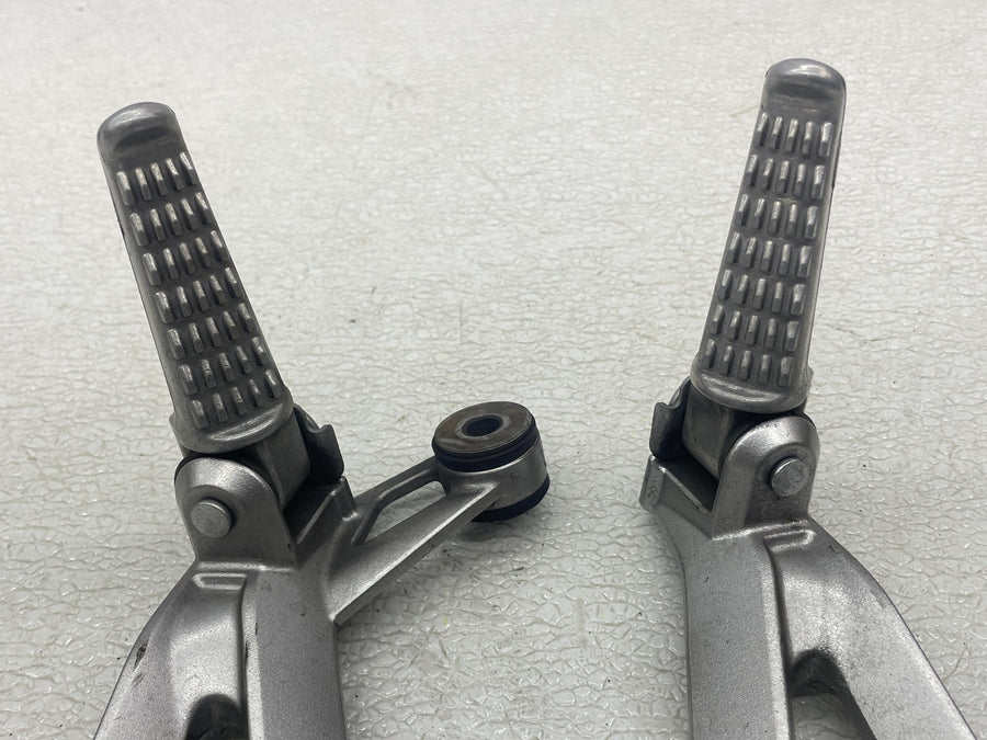 04-05 KAWASAKI NINJA ZX10R REAR BACK PASSENGER PEG SET PAIR