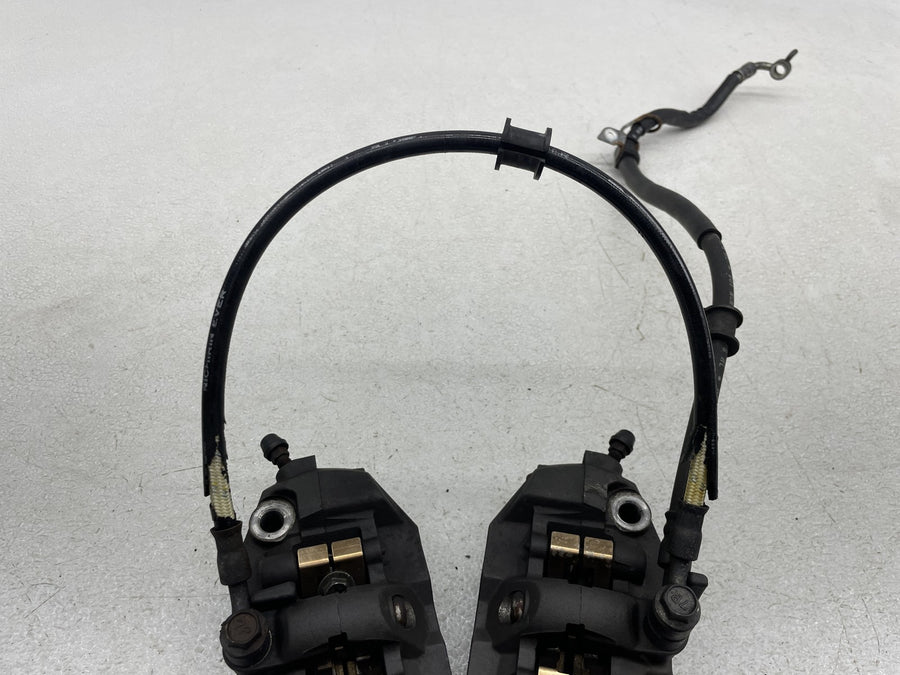 06-07 SUZUKI GSXR600 RIGHT LEFT FRONT BRAKE CALIPER SET PAIR CALIPERS