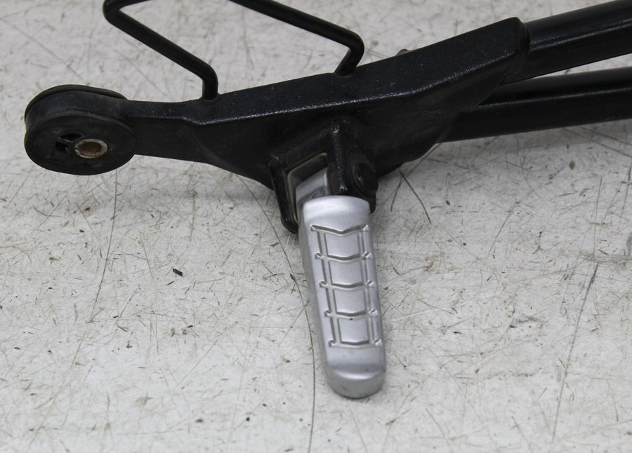 18 BMW G310GS G310 RIGHT REAR BACK PASSENGER FOOT PEG BRACKET