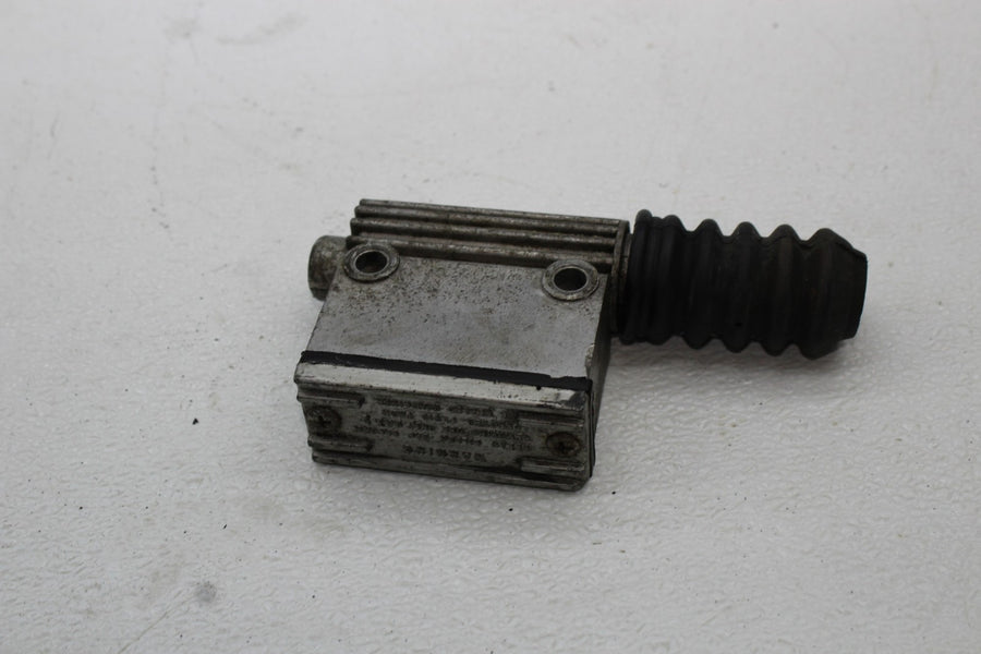 81 HARLEY-DAVIDSON TOUR GLIDE FLT REAR BACK BRAKE MASTER CYLINDER