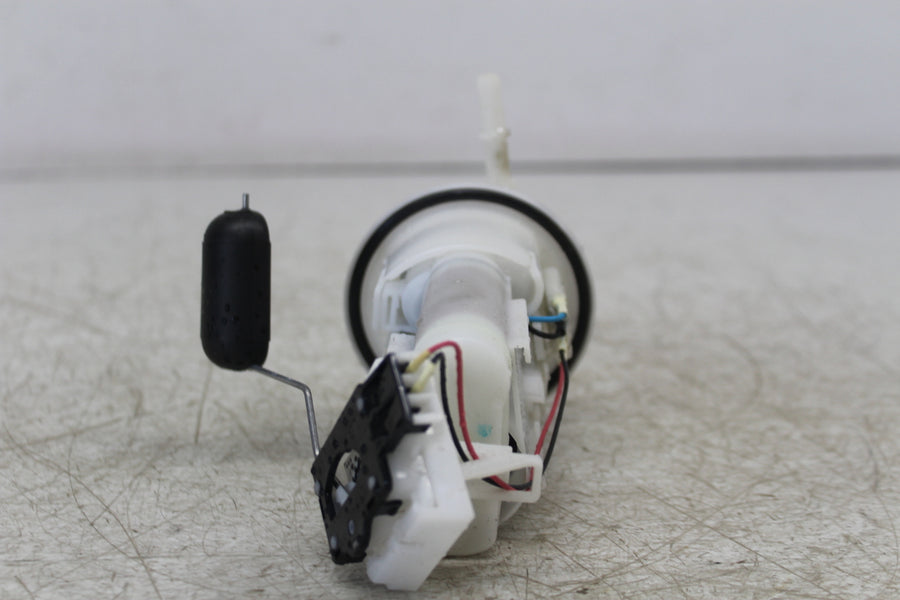 24 SUZUKI GSX-8R FUEL PUMP GAS PETROL SENDER UNIT