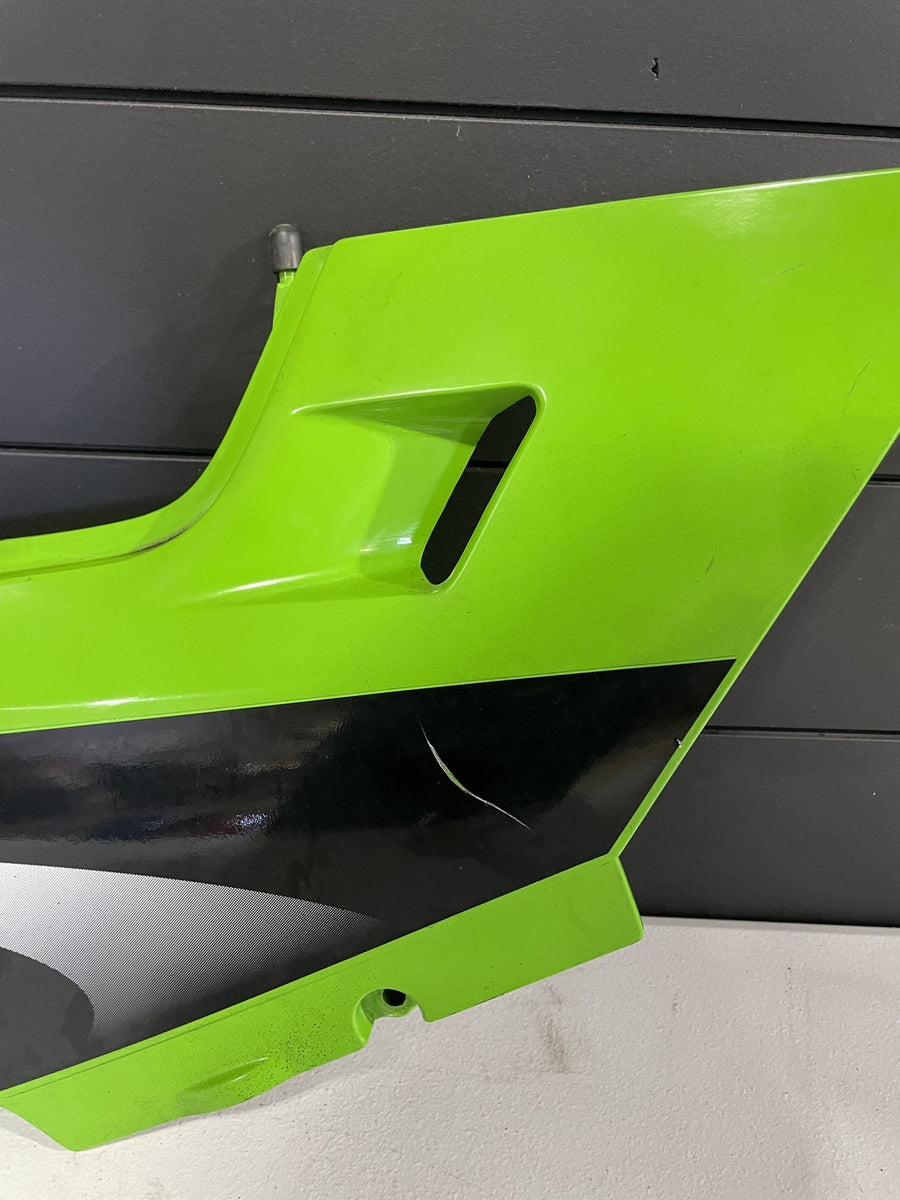 88-07 KAWASAKI NINJA 250R EX250F RIGHT FRONT SIDE SEAT SADDLE PANEL TRIM COWL