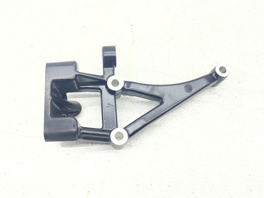 25-26 HARLEY-DAVIDSON NIGHTSTER RH975 MUFFLER EXHAUST PIPE BRACKET MOUNT