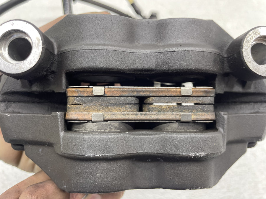 06-07 SUZUKI GSXR600 RIGHT LEFT FRONT BRAKE CALIPER SET PAIR CALIPERS